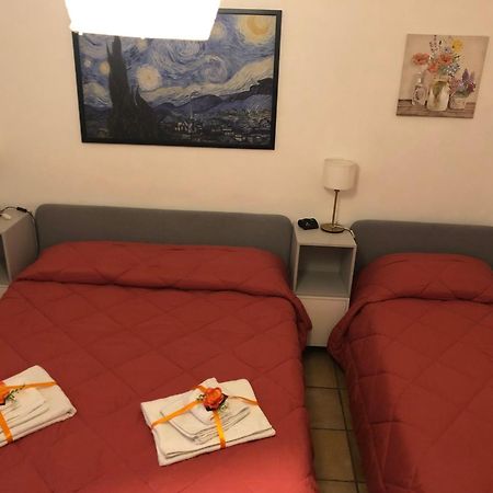 Bed and Breakfast La Finestra Di Umberto Vicino Al Centro Con Parcheggio Privato Viterbo Esterno foto
