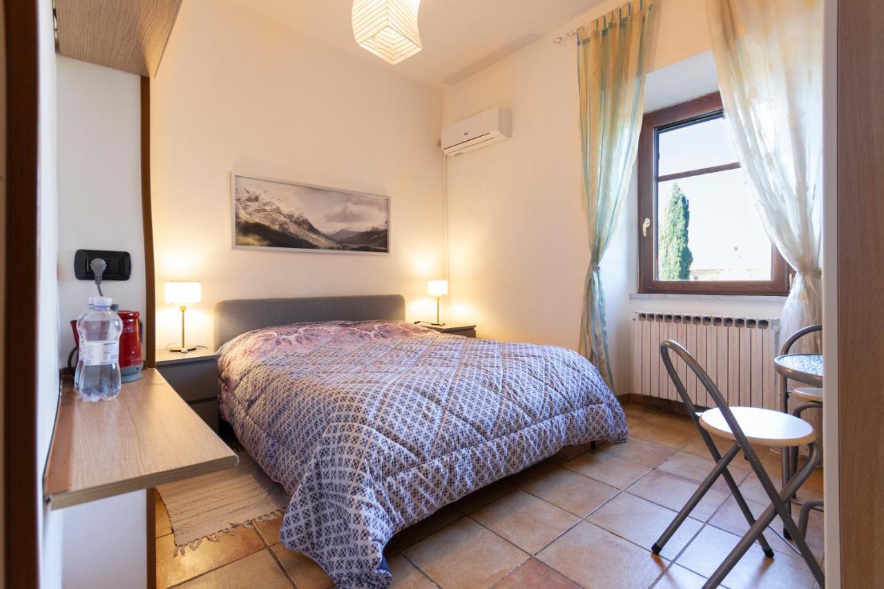 Bed and Breakfast La Finestra Di Umberto Vicino Al Centro Con Parcheggio Privato Viterbo Esterno foto