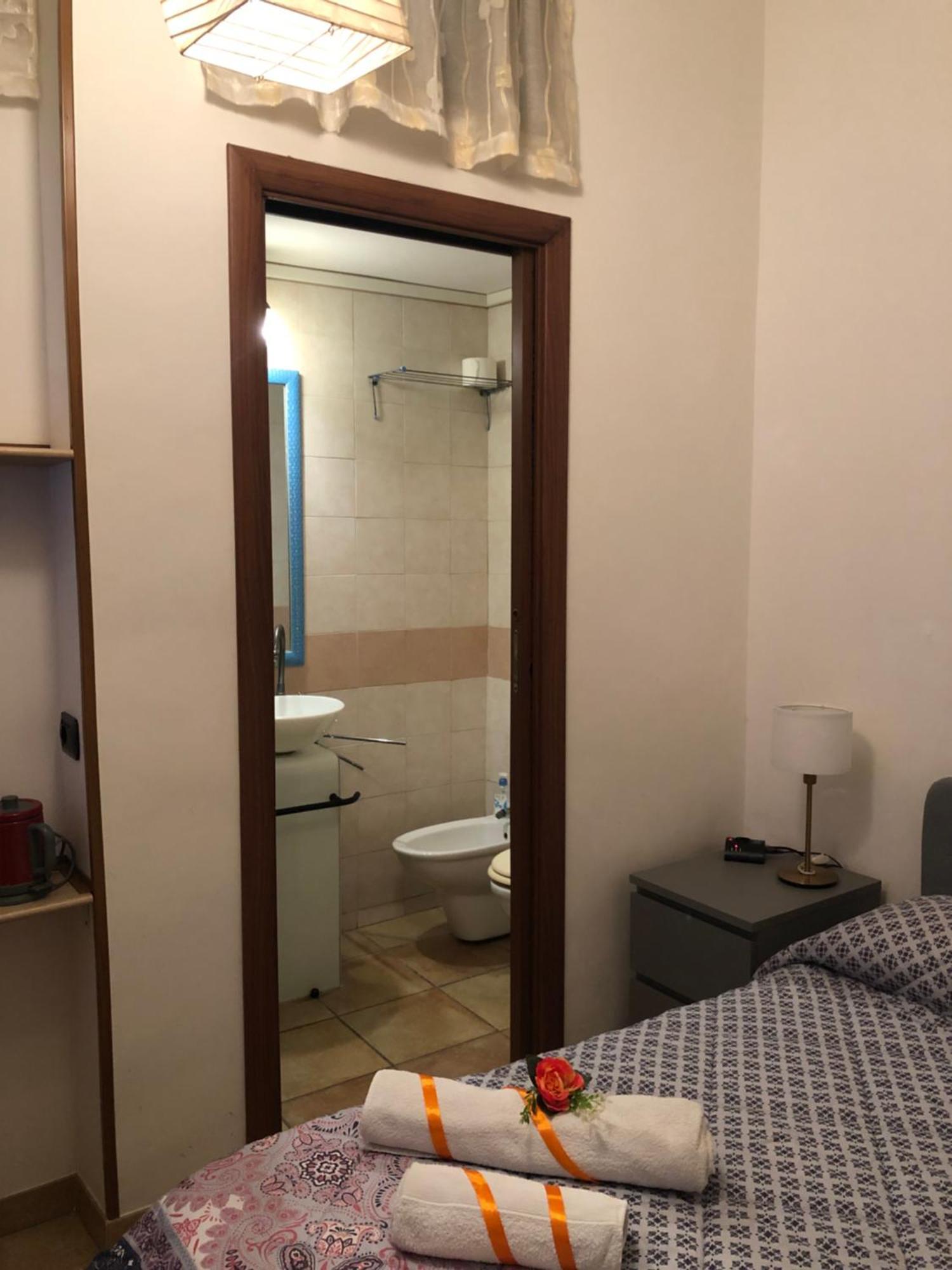 Bed and Breakfast La Finestra Di Umberto Vicino Al Centro Con Parcheggio Privato Viterbo Esterno foto