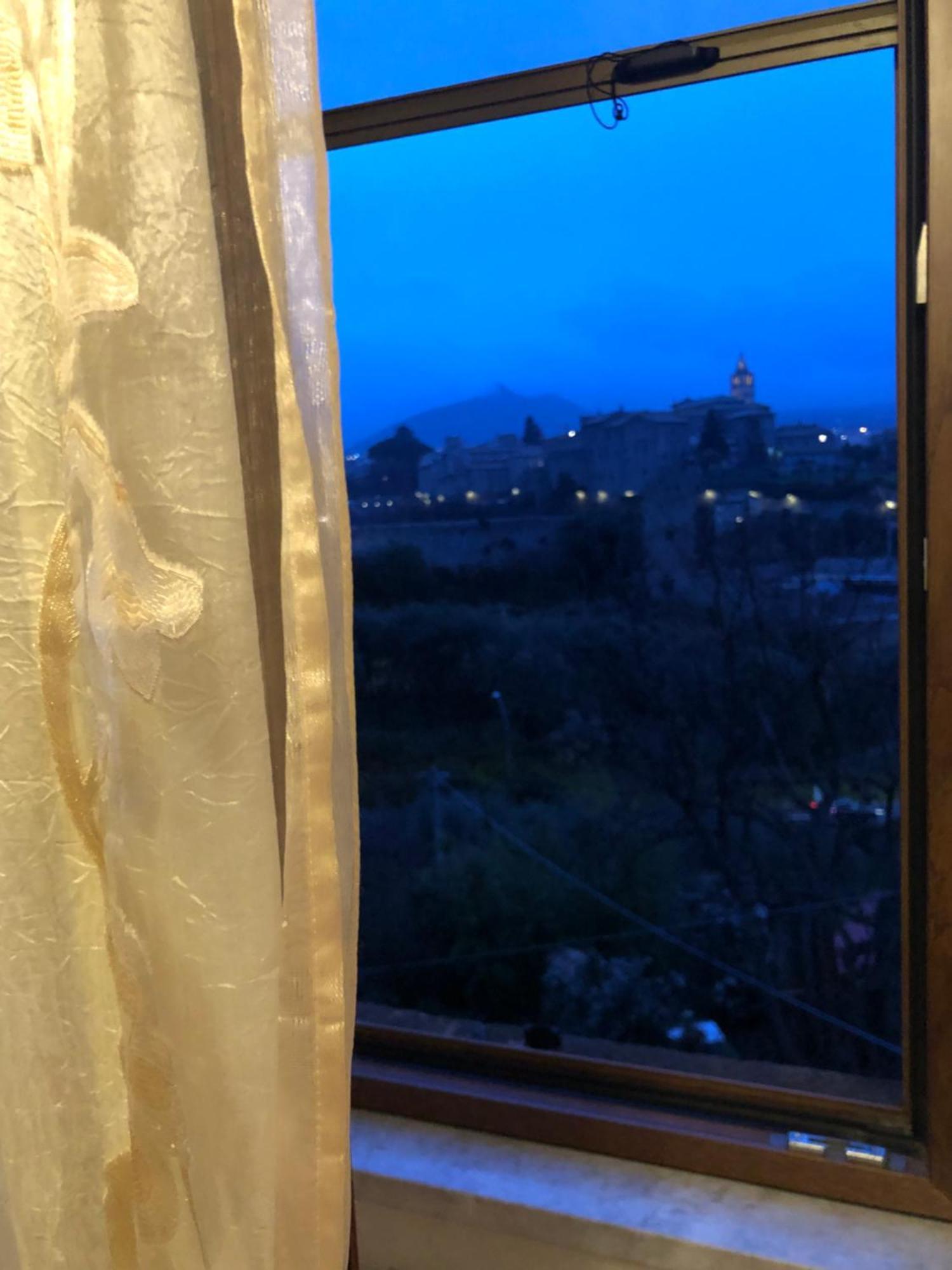 Bed and Breakfast La Finestra Di Umberto Vicino Al Centro Con Parcheggio Privato Viterbo Esterno foto