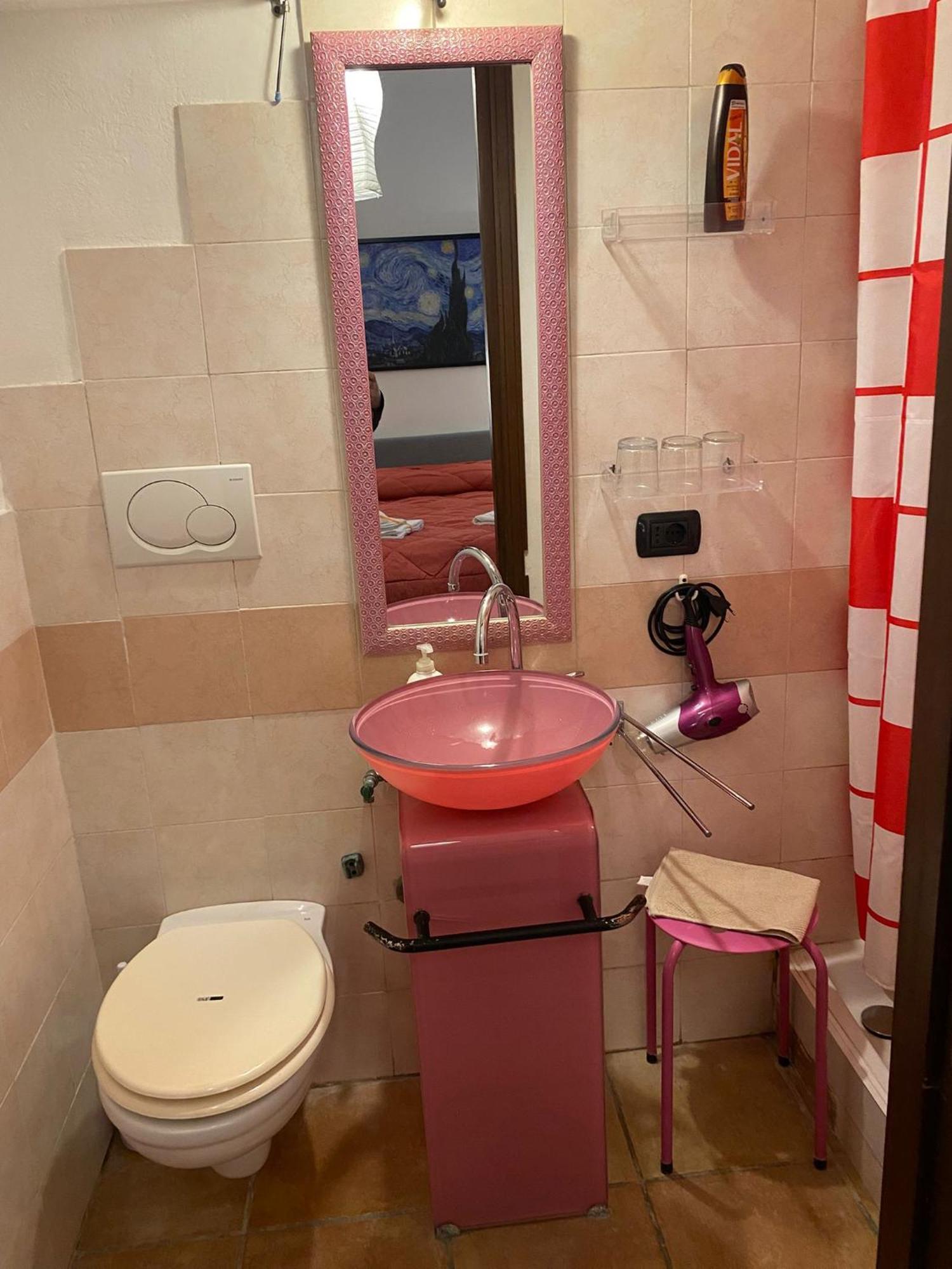 Bed and Breakfast La Finestra Di Umberto Vicino Al Centro Con Parcheggio Privato Viterbo Esterno foto