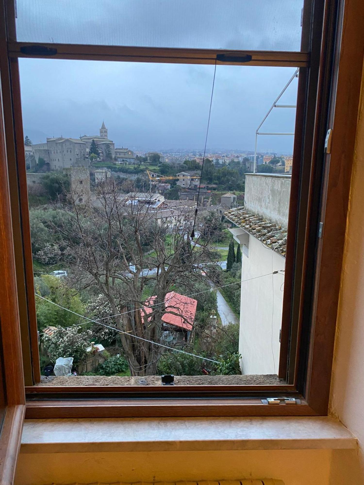Bed and Breakfast La Finestra Di Umberto Vicino Al Centro Con Parcheggio Privato Viterbo Esterno foto
